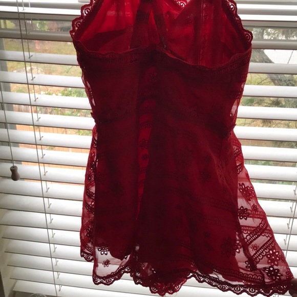 Red floral lace Romper - Picture 3 of 4